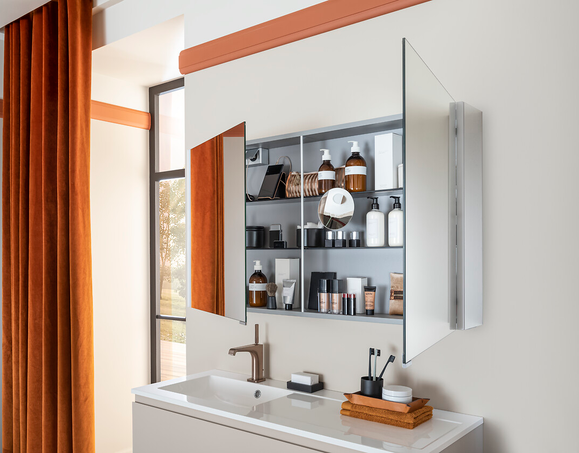 armoire de toilette ouverte