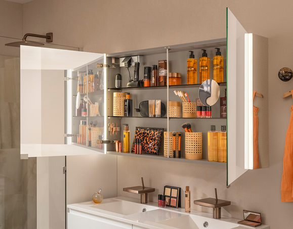 armoire de toilette ouverte 